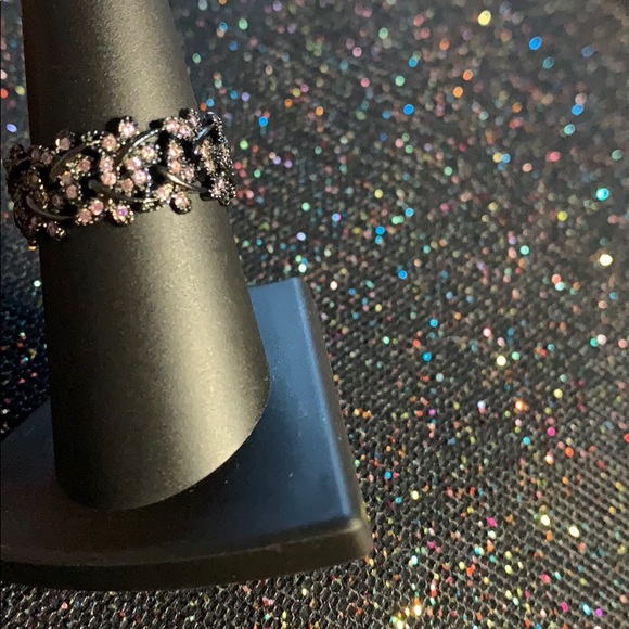 Size 6 ring - Picture 2 of 2